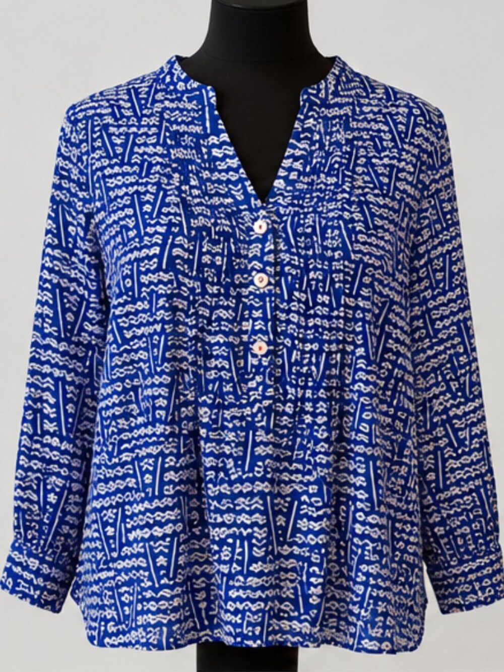 Anthropologie HD in Paris Kaveri Henley Multicolor Geo Print Pintuck Pop…